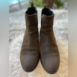 Thursday Chelsea Boots Duchess Dark Olive Suede